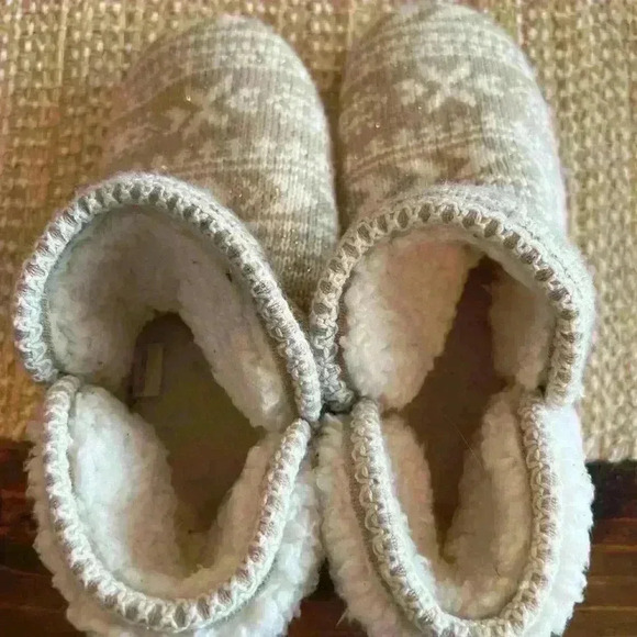 Original Muk Luks large, fuzzy booties, size 9/10, woman’s shoes, slippers - Picture 4 of 7